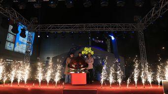 平安夜娱乐,欢乐无限，光影交织